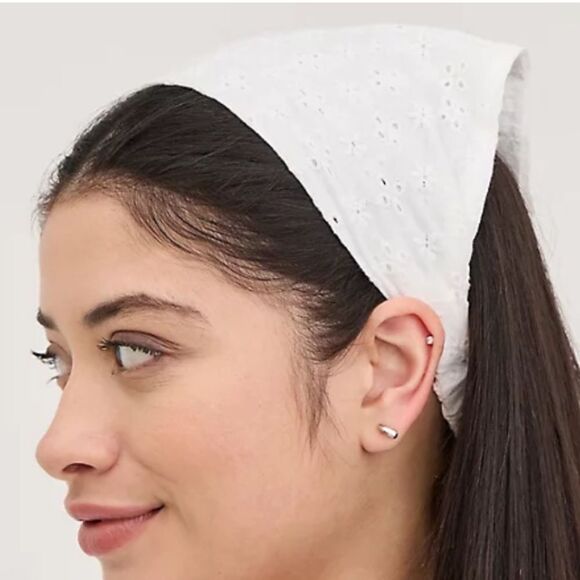 NIP- Torrid - Eyelet Hairscarf - Picture 1 of 4